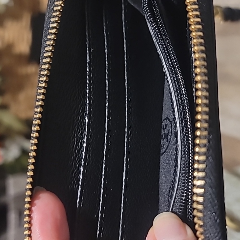 Beautiful TORY BURCH wallet - Picture 6 of 7